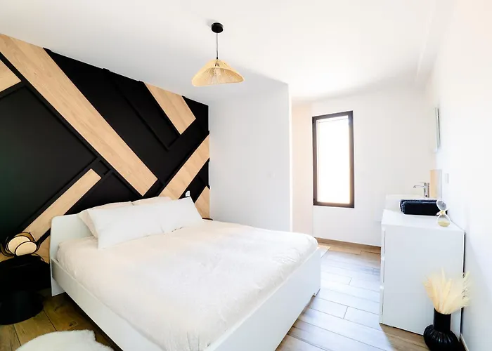 Grange Renovee Avec Piscine Chauffee Baie Du Mont St Michel * Dragey